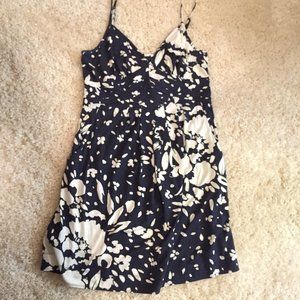 American Eagle Blue and White Floral dress X-Large NWT